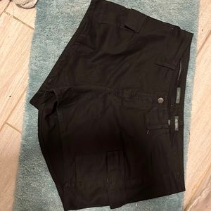 Black wild fable low rise shorts size 17 never worn 2 nice side pockets